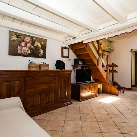 Appartement Luminosa Mansarda Nel Cuore Di Intra